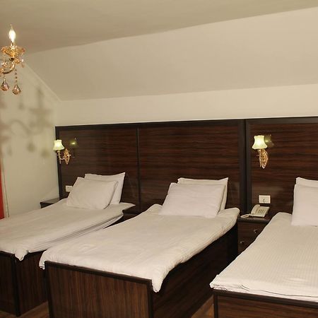 Hotel Adria Priștina Exterior foto